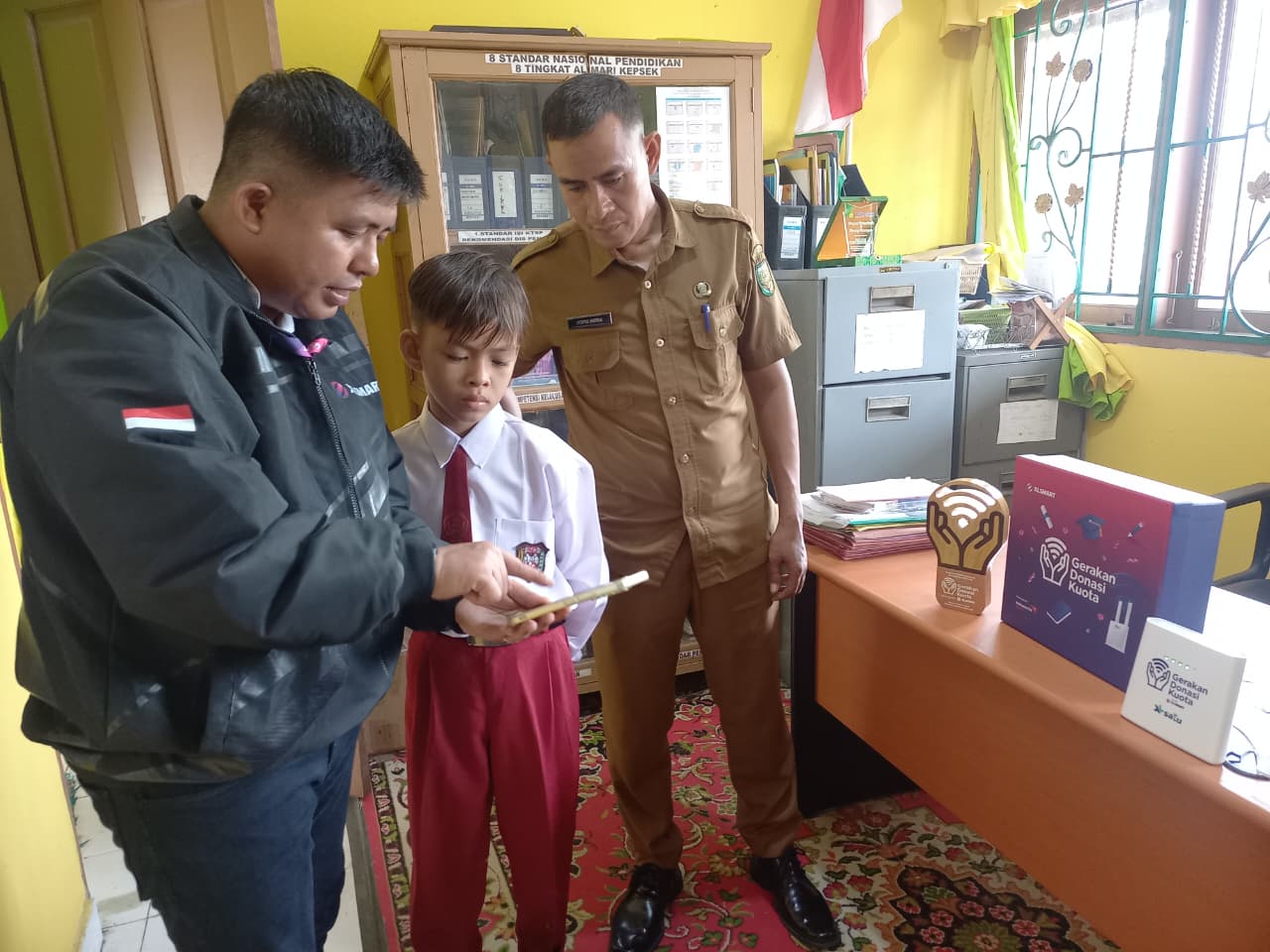 Content image for article: XLSMART Perkuat Jaringan dan Donasi Kuota untuk Sukseskan Festival Pacu Jalur 2025