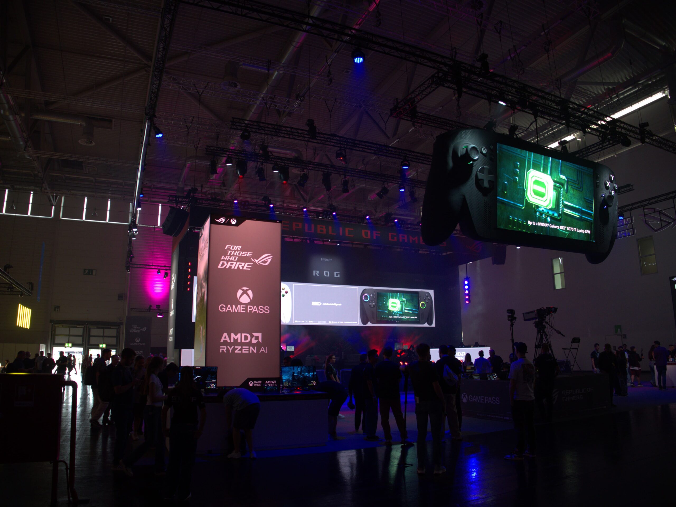 Content image for article: ROG Xbox Ally Segera Hadir di Indonesia, Handheld Gaming Console Terbaik