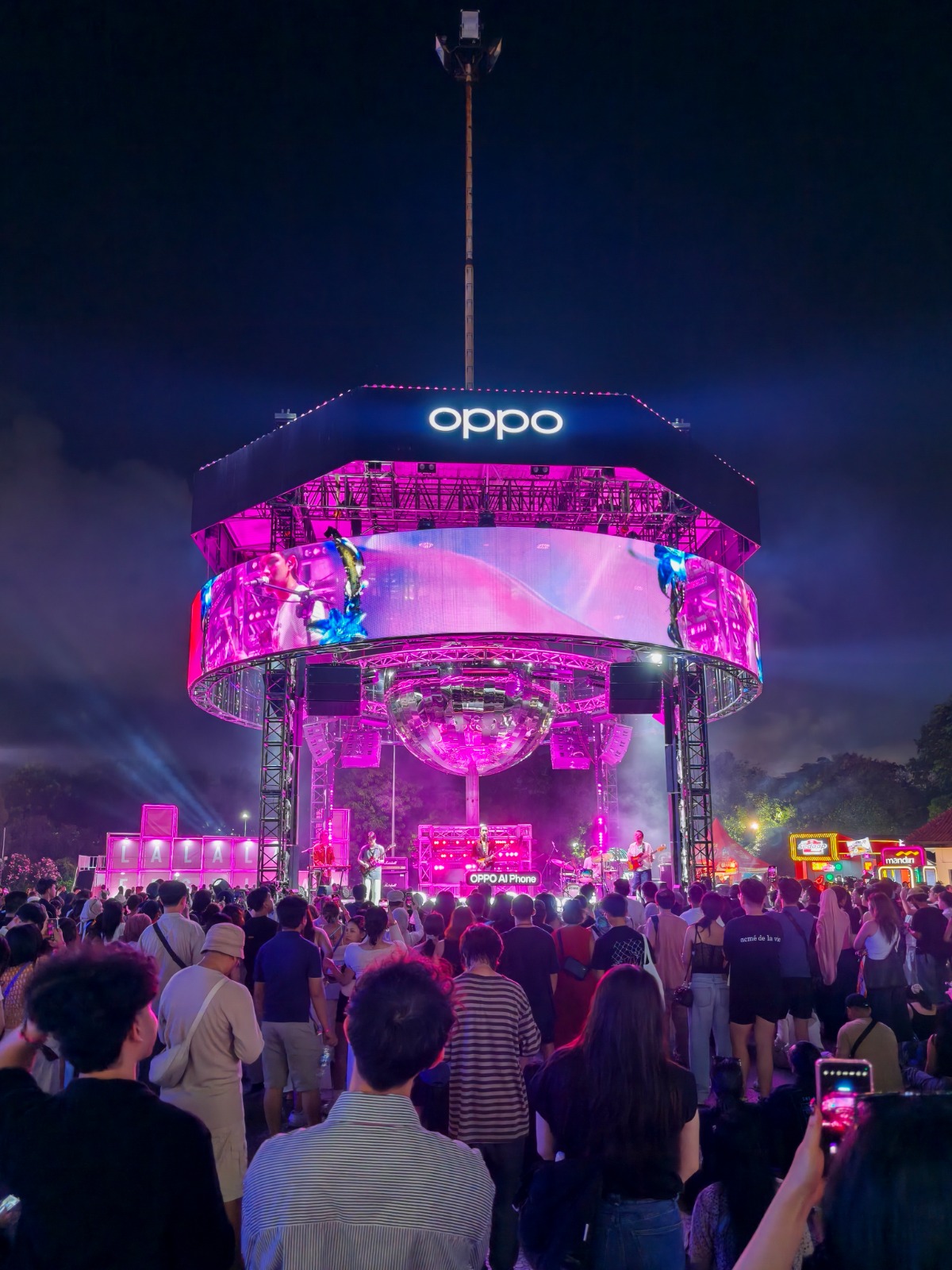 Content image for article: OPPO Tutup LaLaLa Festival 2025 dengan Bukti Kedekatan pada Generasi Muda