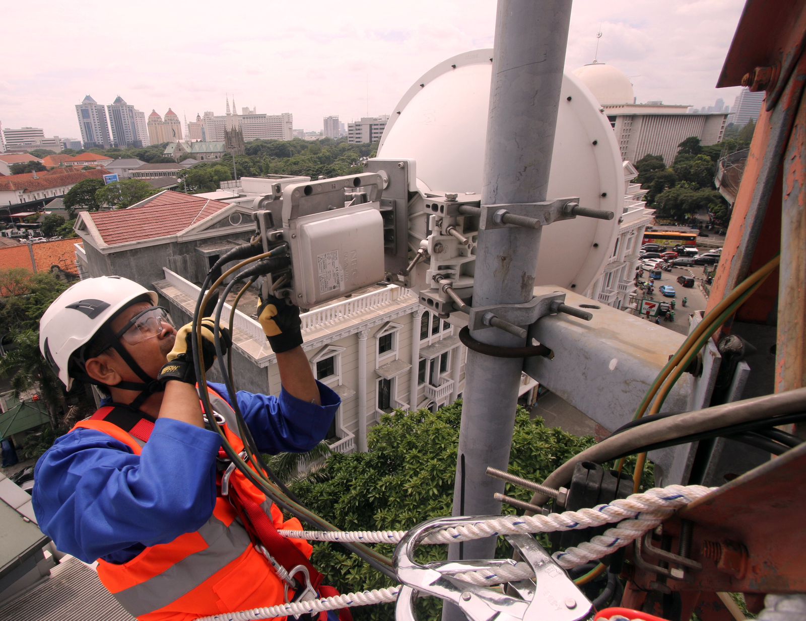 Content image for article: XLSMART Raih Kinerja Positif di Q2 2025, Pendapatan Tumbuh 22% YoY