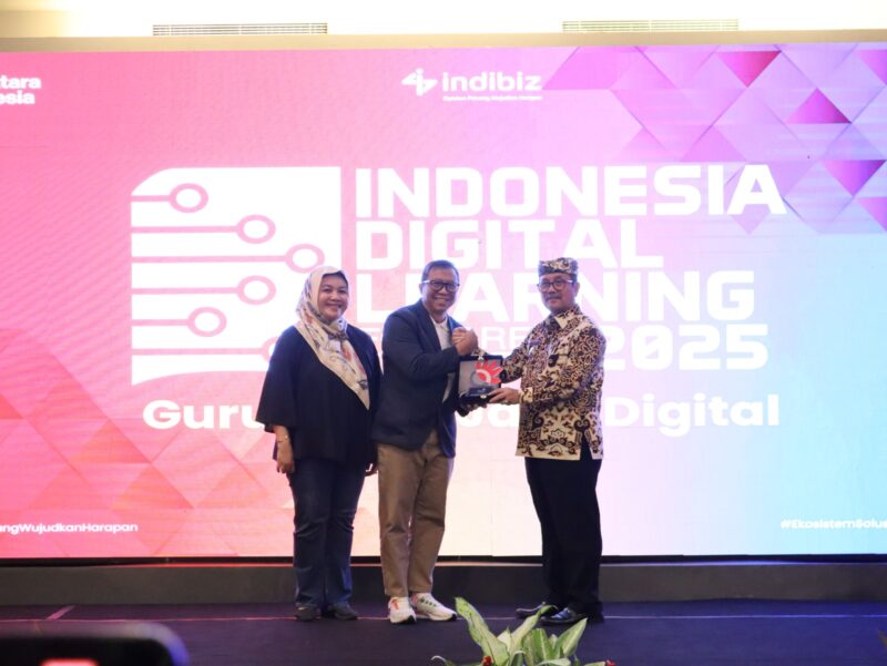 Bupati Cirebon Dukung Program IDL 2025 Telkom untuk Guru Jabar