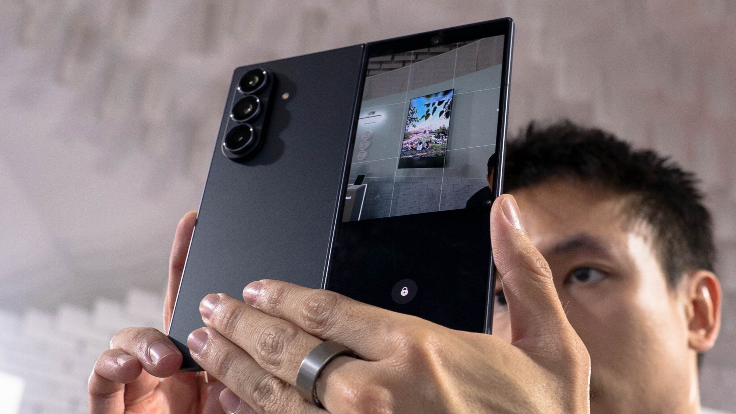 Samsung Galaxy Z Fold7 dan Z Flip7: Tipis, Tangguh, dan Siap Temani Aktivitas Sehari-hari