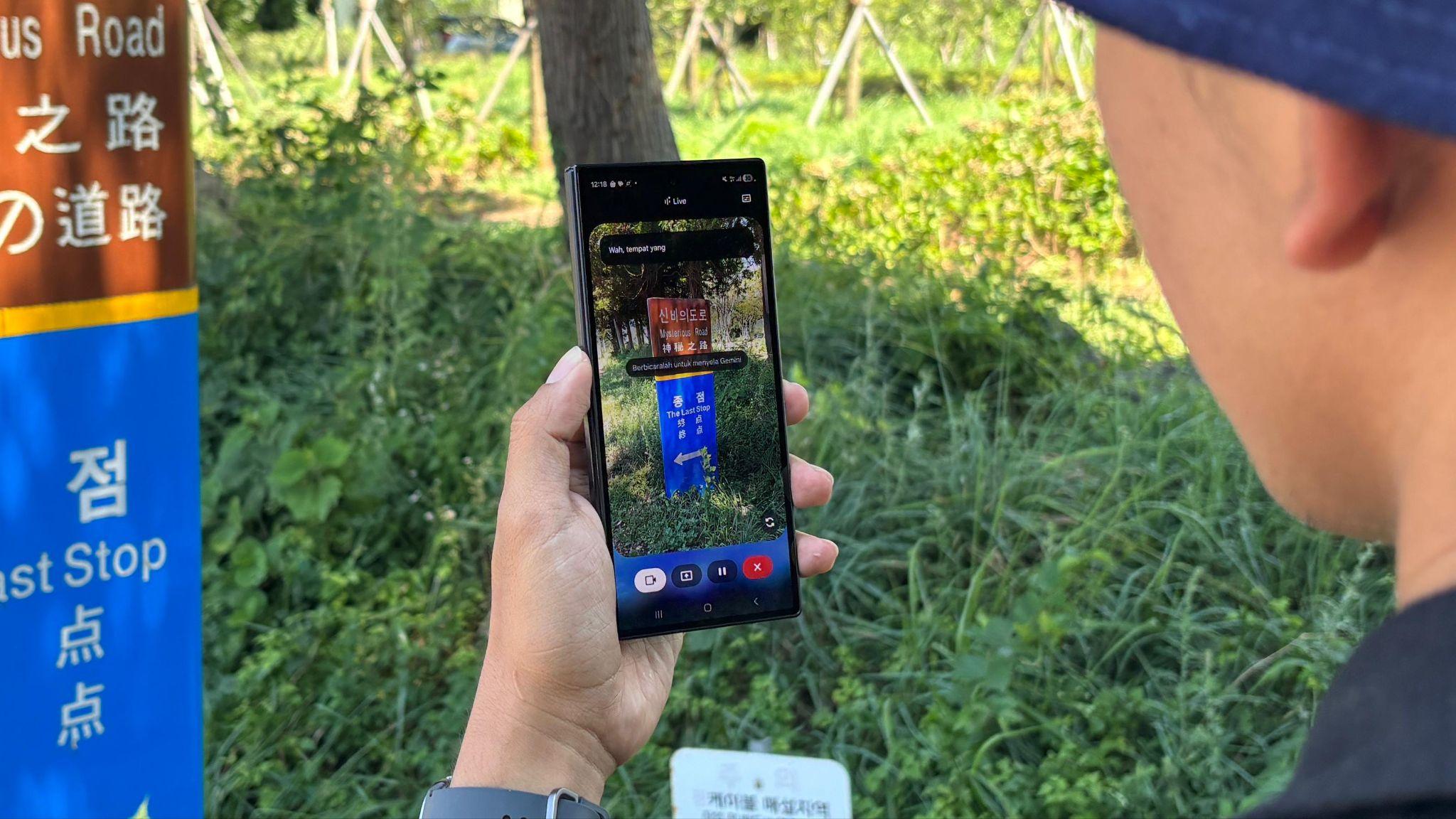 Content image for article: Gemini di Galaxy Z Fold7/Z Flip7 Bantu Konten Kreator Traveling