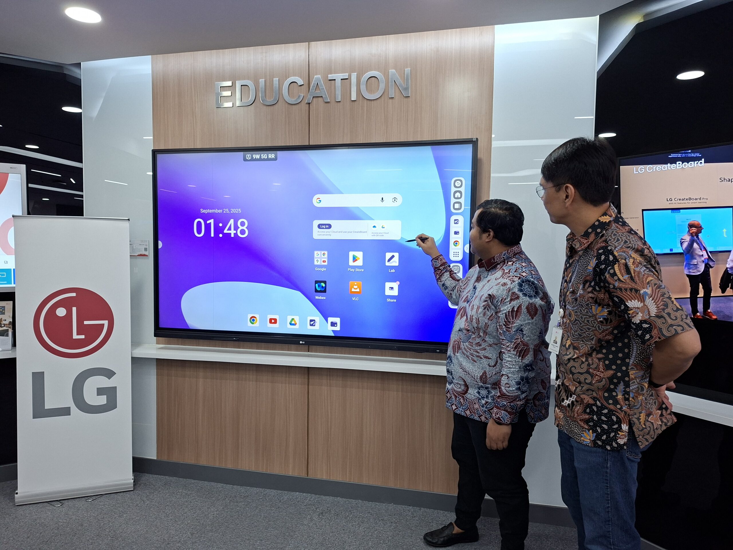 Content image for article: LG Perkuat Bisnis B2B dengan Tiga Strategi Utama Information Display