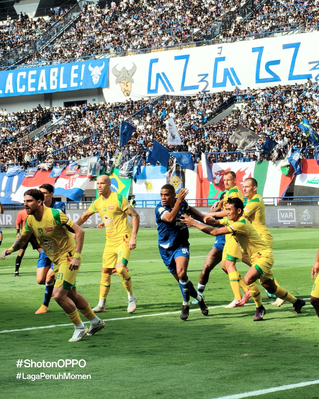 Content image for article: OPPO Reno14 Series Bantu Fans Abadikan Momen PERSIB vs PERSEBAYA