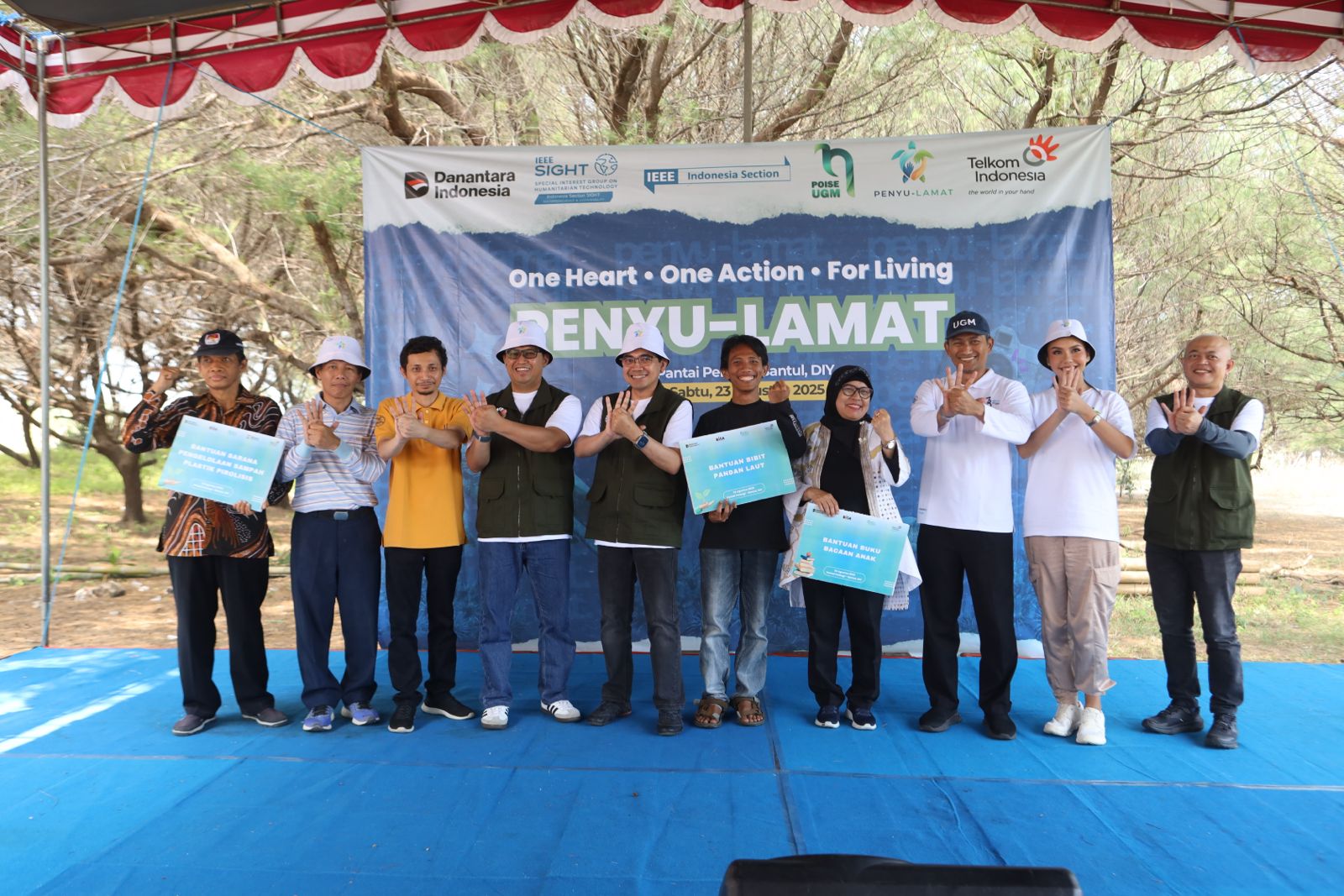Content image for article: Telkom Gelar Aksi Penyu-lamat 2025 di Pantai Pelangi Yogyakarta