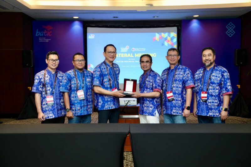 XLSMART dan Telkom Tandatangani Kerja Sama Strategis di BATIC 2025