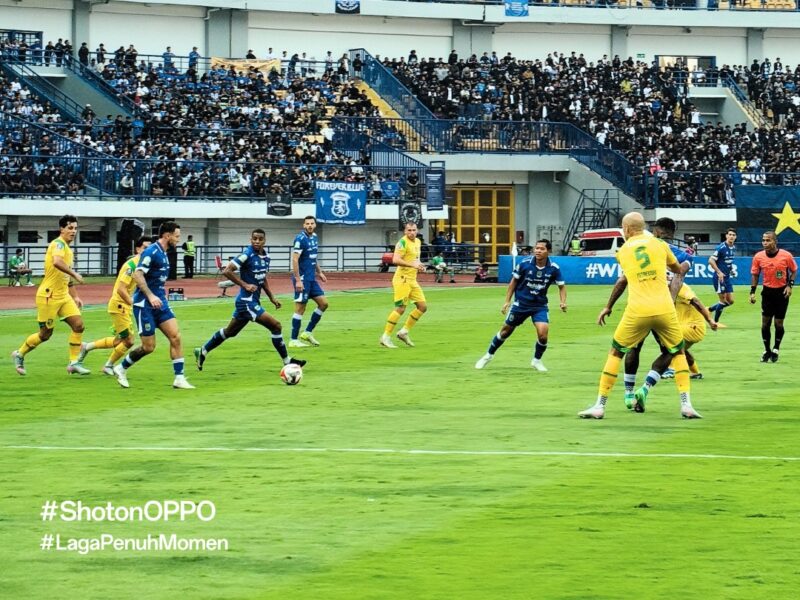 OPPO Reno14 Series Bantu Fans Abadikan Momen PERSIB vs PERSEBAYA