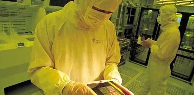 A worker examines chips in a foundry's molding room. | Image credit-unknown - China develops breakthrough chip for 6G that blows away today's 1Gbps peak consumer 5G experience