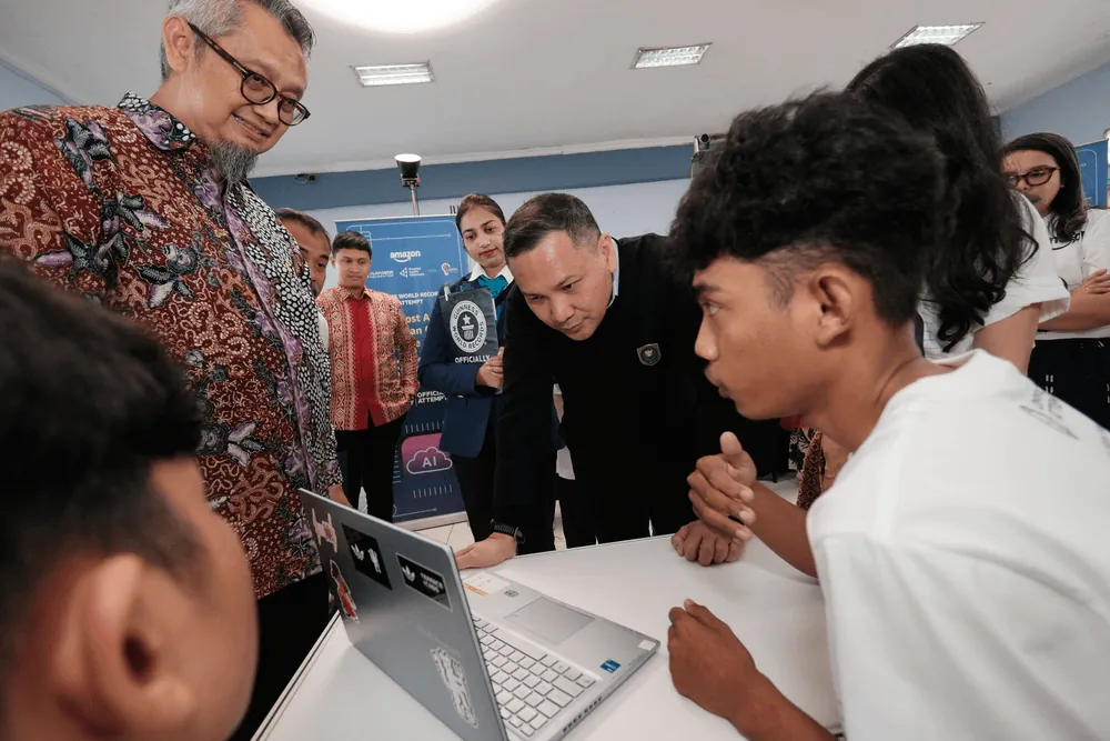 Content image for article: Amazon Pecahkan Rekor Dunia untuk Aplikasi Generative AI di Jawa Barat