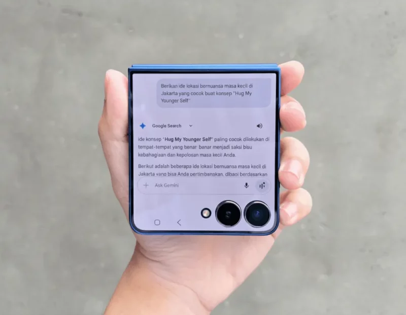 Content image for article: Samsung Galaxy Z Flip7 Permudah Buat Konten Hugging My Younger Self dengan Gemini AI