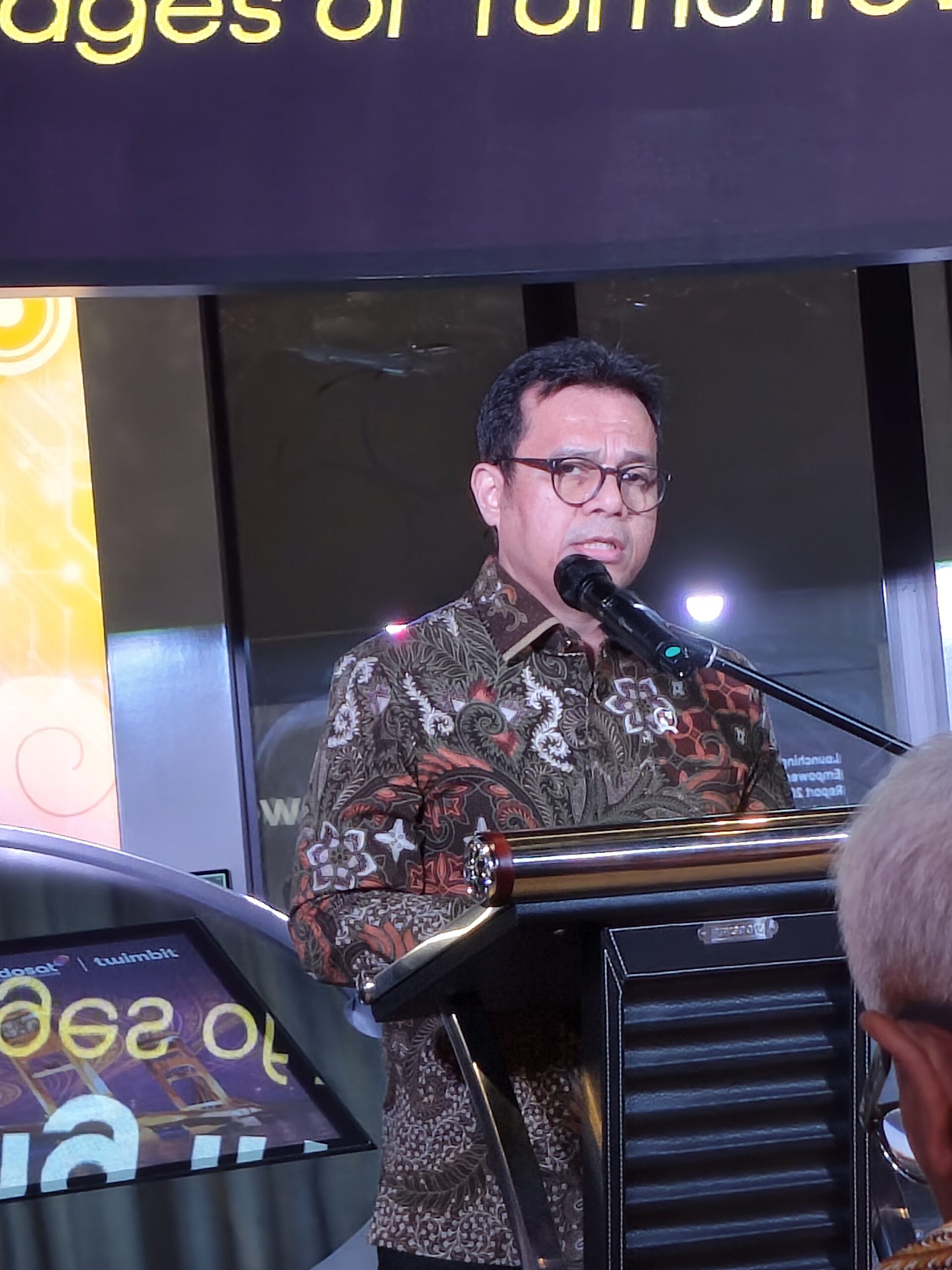Content image for article: Indosat Luncurkan Empowering Indonesia Report 2025, Fokus AI untuk Kesehatan dan Pendidikan
