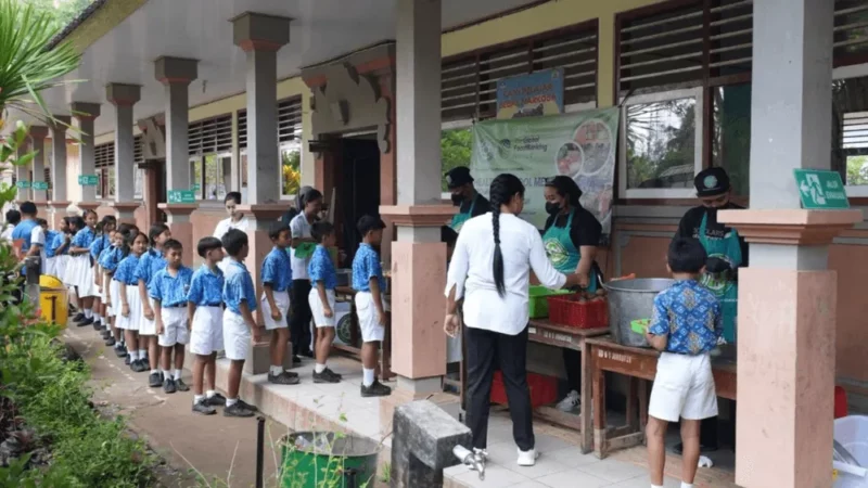 Hari Pangan Sedunia, MODENA Bagikan Makanan Bergizi di SD di Bali Hari Pangan Sedunia, MODENA Bagikan Makanan Bergizi di SD di Bali