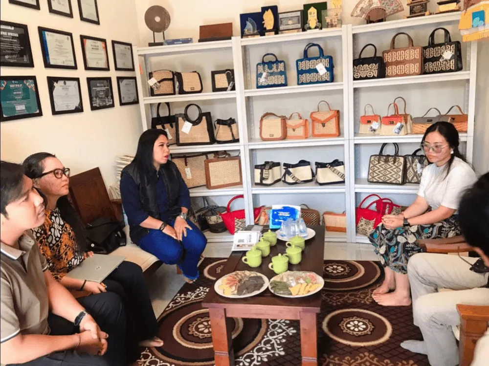 Content image for article: Fasilitator Rumah BUMN Telkom Percepat Digitalisasi UMKM Binaan