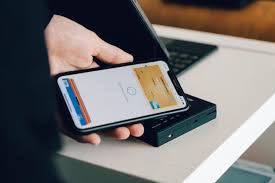 BI Usahakan QRIS Tap Bisa Digunakan di iPhone