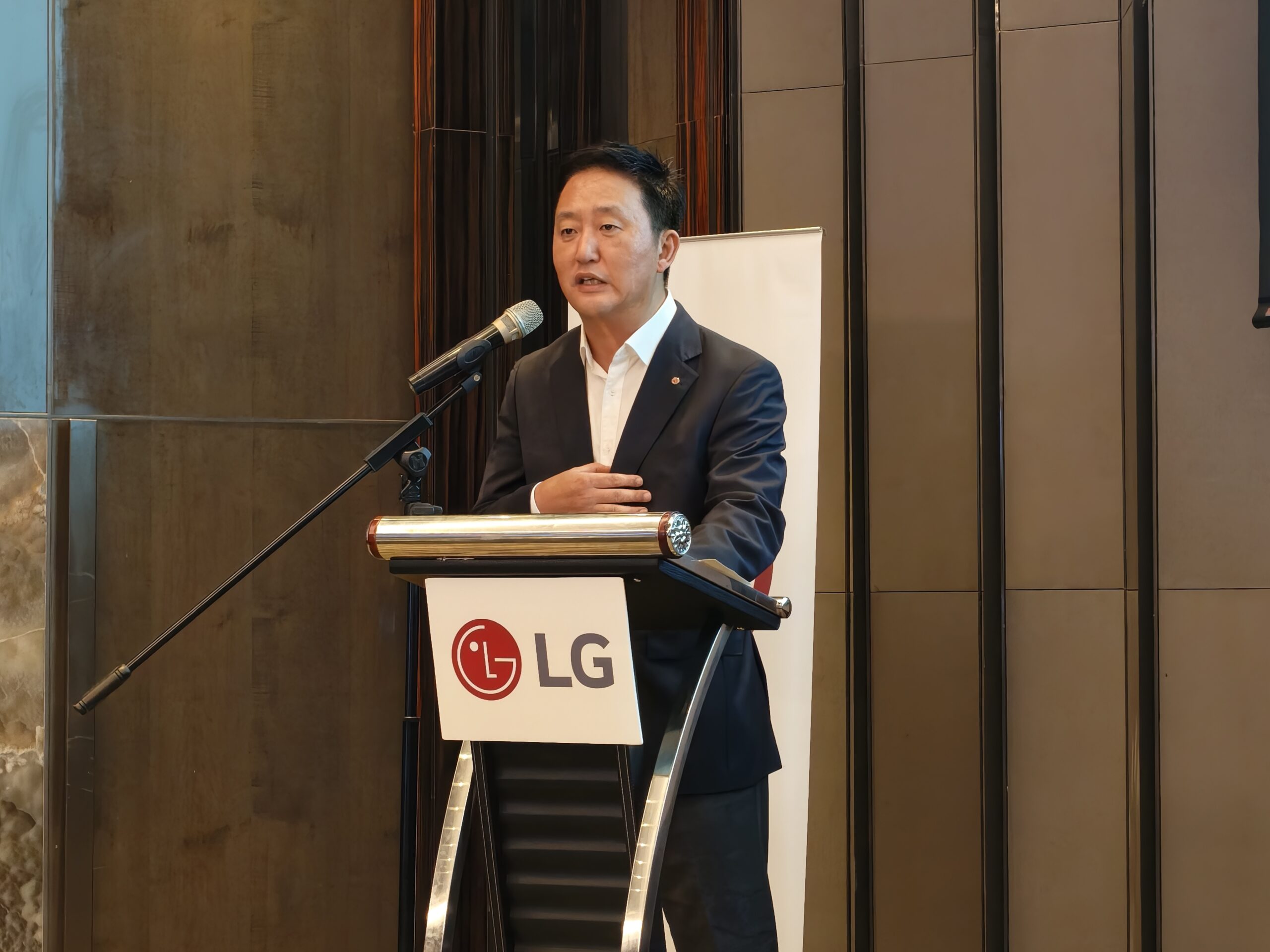 Content image for article: LG Indonesia 35 Tahun: Komitmen Kualitas Global Tanpa Kompromi
