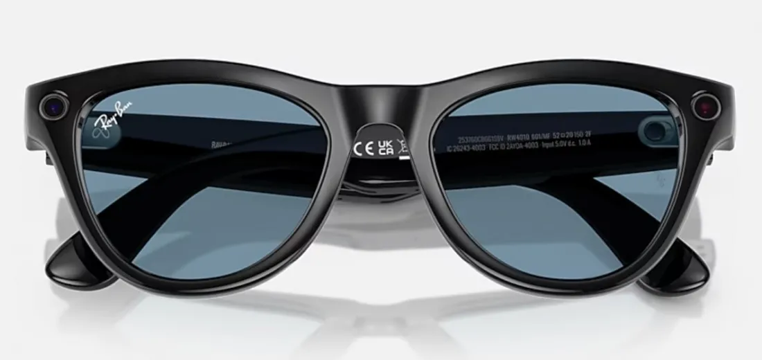 Ilustrasi kacamata pintar Samsung Galaxy Glasses dengan lensa Transitions yang dapat berubah warna otomatis