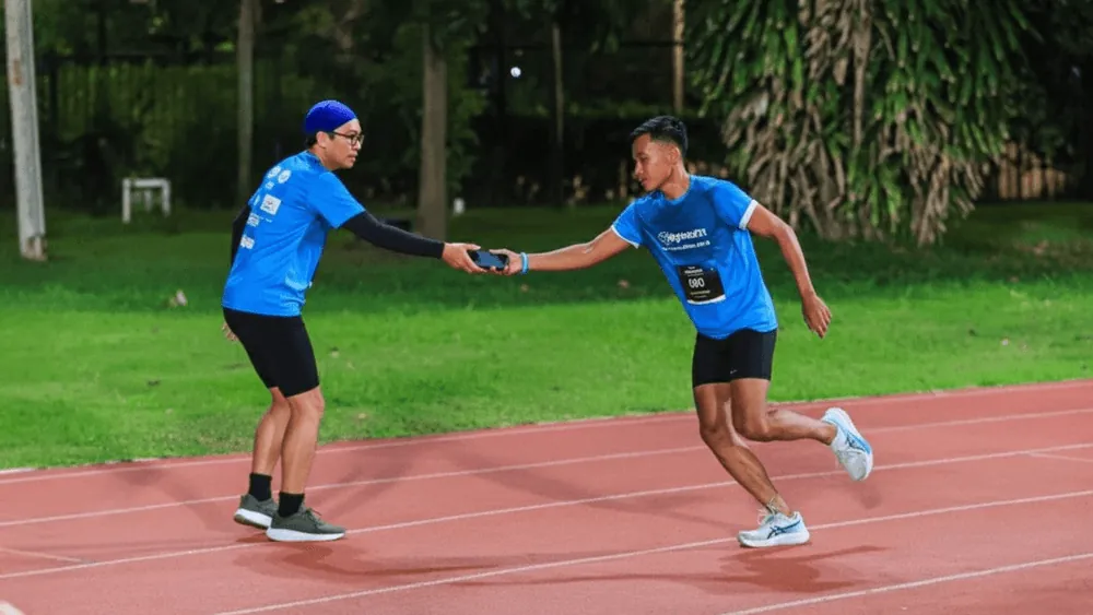 Content image for article: Samsung Gelar NightstaFEt, Lomba Lari Estafet Pakai Galaxy S25 FE Buat Konten