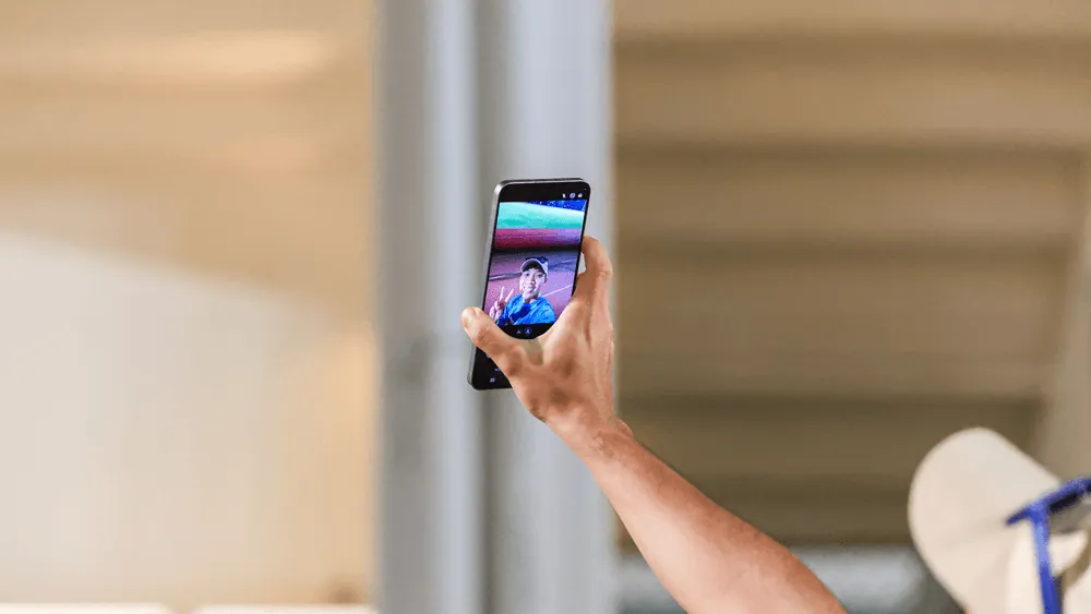 Content image for article: Samsung Gelar NightstaFEt, Lomba Lari Estafet Pakai Galaxy S25 FE Buat Konten