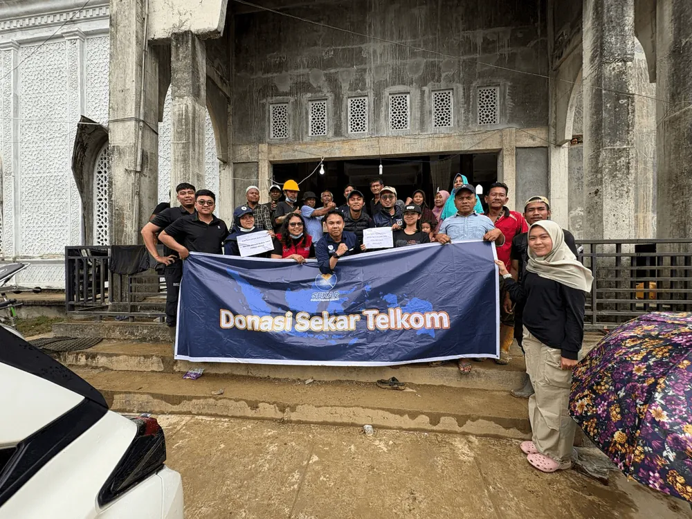 Content image for article: TelkomGroup Pulihkan Layanan di Atas 80% Pasca Bencana Sumatra