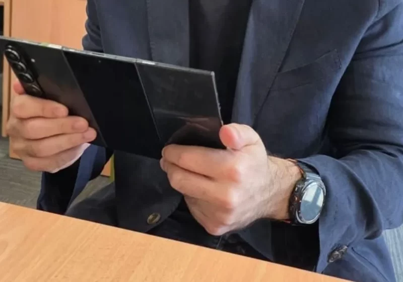 Samsung Galaxy Z TriFold Prototipe dengan Kamera Quad Muncul di LinkedIn
