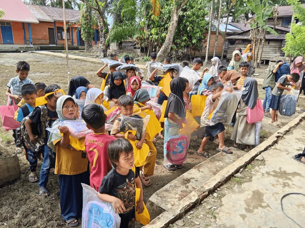 Content image for article: Telkom Salurkan Bantuan dan Gelar Bakti Sosial untuk Pemulihan Aceh