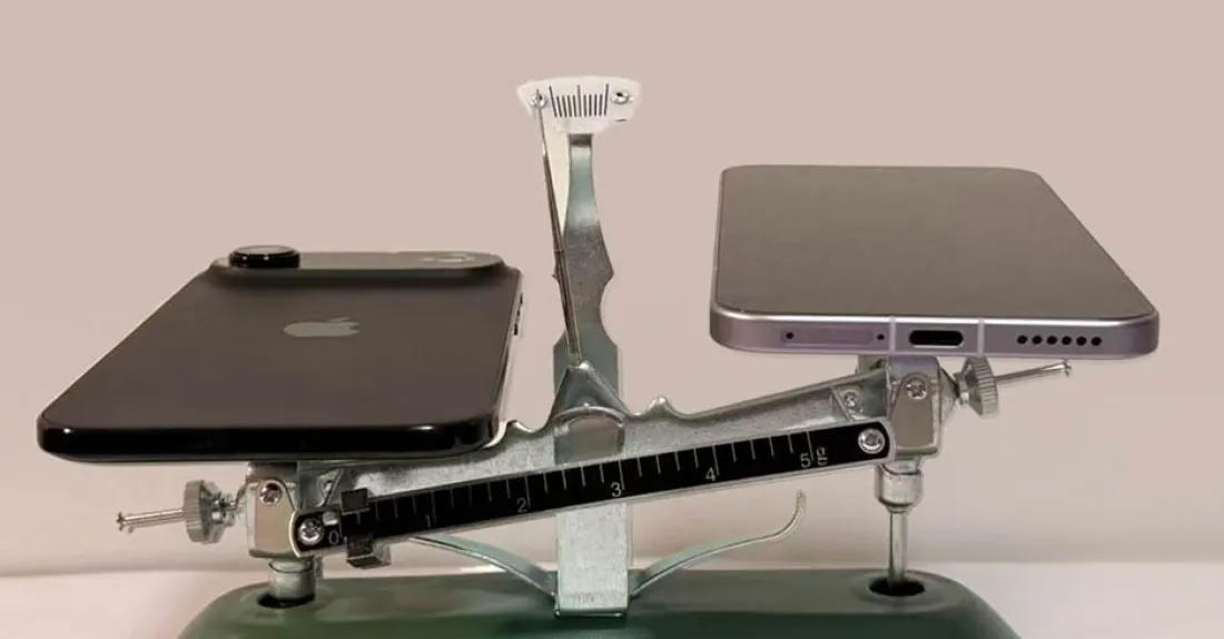 iPhone Air (left) and Honor Magic 8 Air (right)