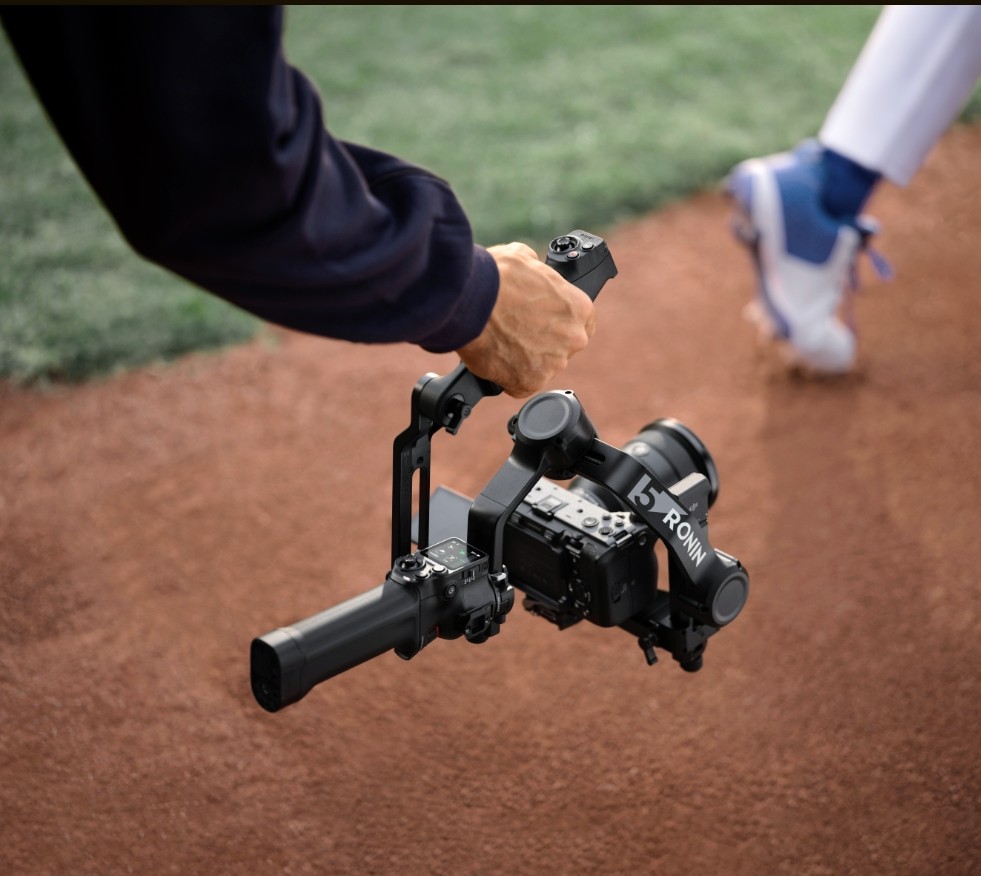 Content image for article: Erajaya Resmi Luncurkan DJI RS 5, Gimbal Canggih untuk Kreator Profesional