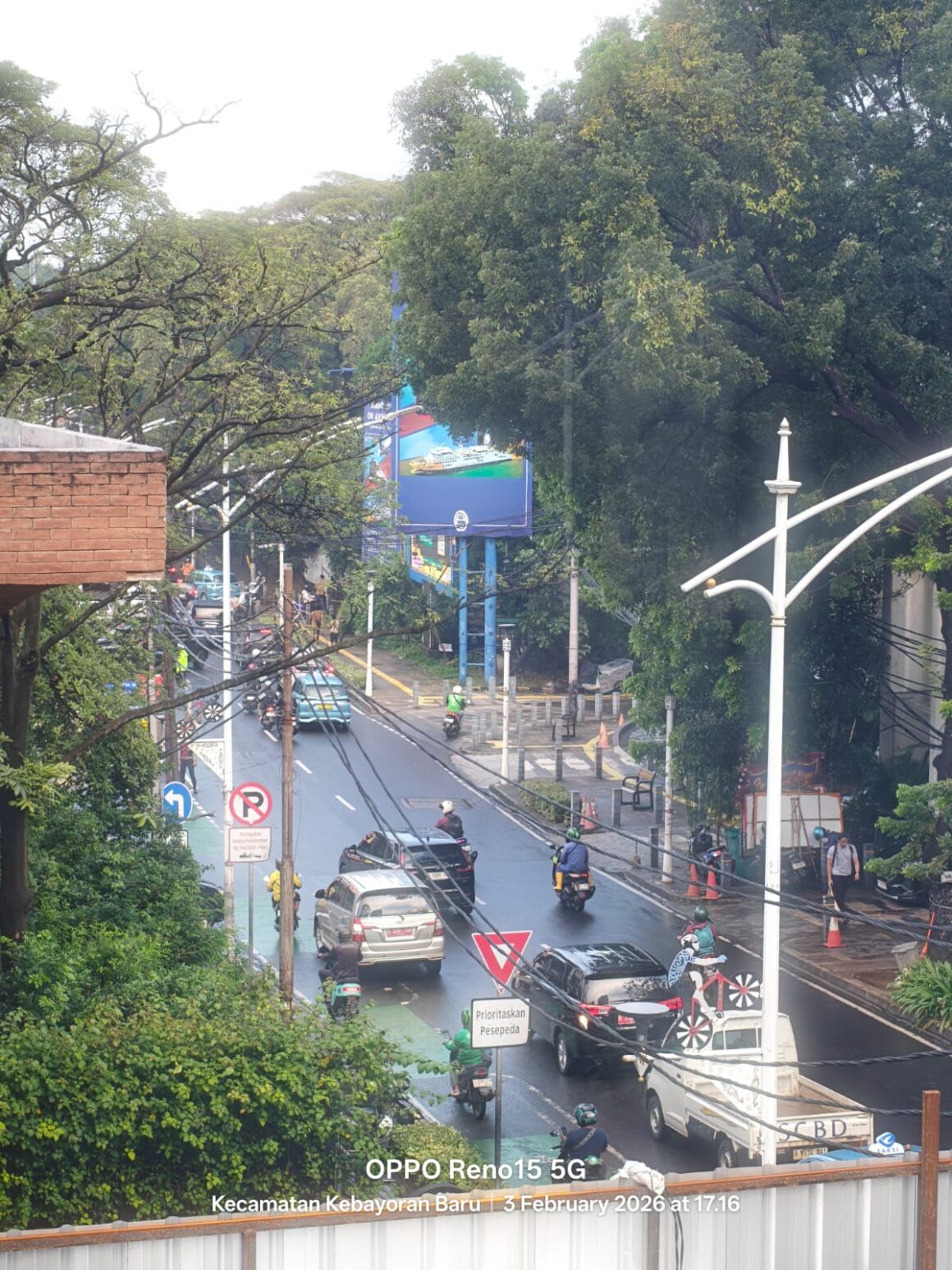 Foto dengan AI Photo Eraser