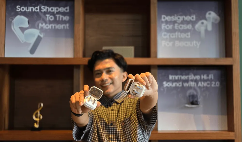 Content image for article: Galaxy Buds4 Series Resmi Hadir, Bawa Fitur AI Hands-Free Canggih