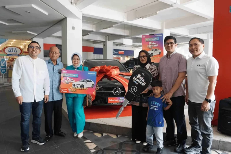 Pelanggan Medan Bawa Pulang Mercedes Benz Berkat Telkomsel Poin