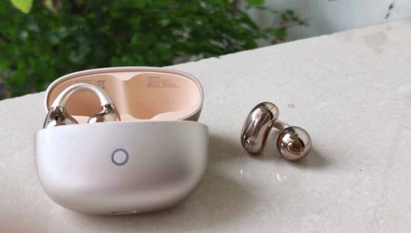 Review realme Buds Clip: Ringan, Bass Kuat, Punya Fitur AI
