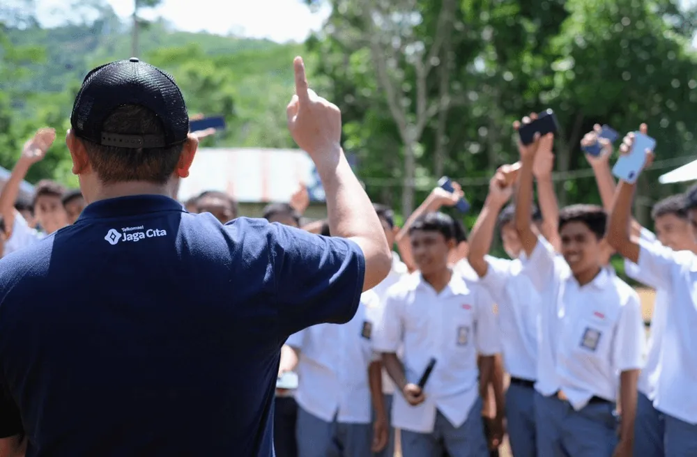 Telkomsel Buka Ekosistem Belajar Digital di 7 Sekolah Flores